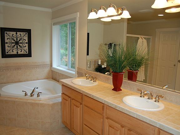 Large 5 piece master bath includes walk-in closet