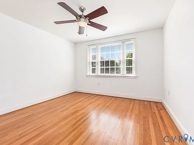 24 W Locke Ln #1 — Photo 13