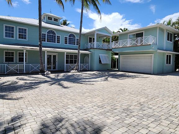 4th image of 1066 SE St Lucie Boulevard