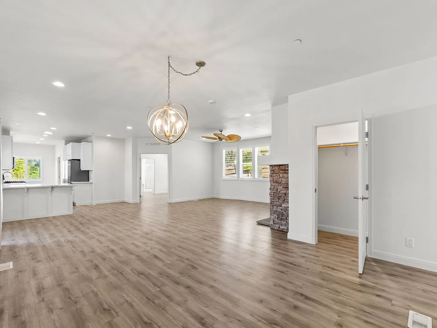 3 bed, 1743 sqft, $3,900 — Photo 2