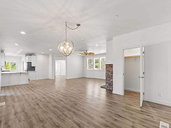 2nd image of 1475 Pine Heights Way