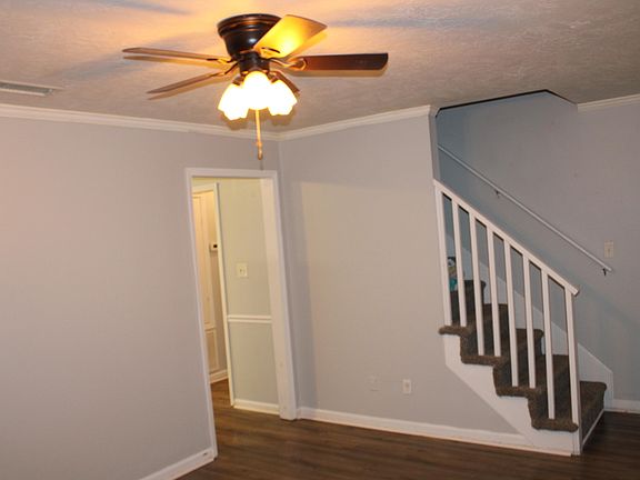 5th image of 810 S Willowick Dr