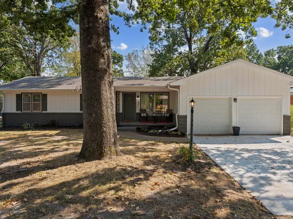 22 E 15th St, Grove, OK 74344