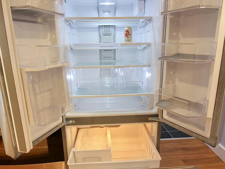 French door fridge with filtered water and ice maker
