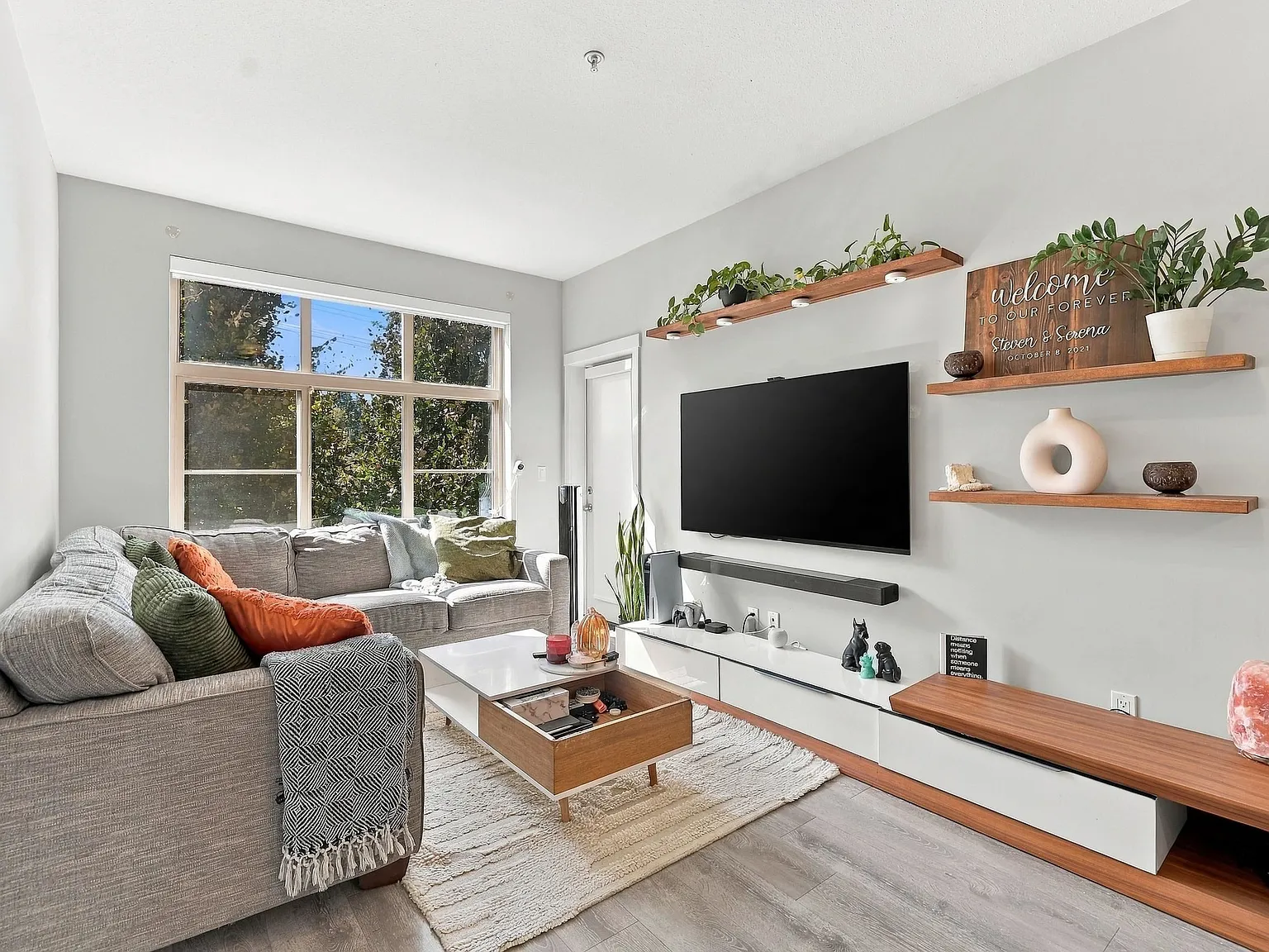 2 bed, 715 sqft, $2,500 — Photo 2