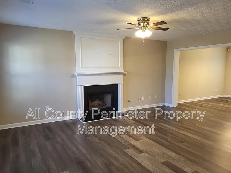 4 bed, 2.5 bath, 2202 sqft, $2,495 — Photo 3