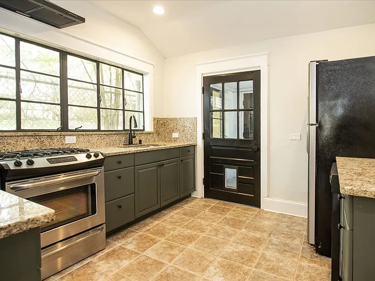 678 Vernon Ave SE — Photo 13