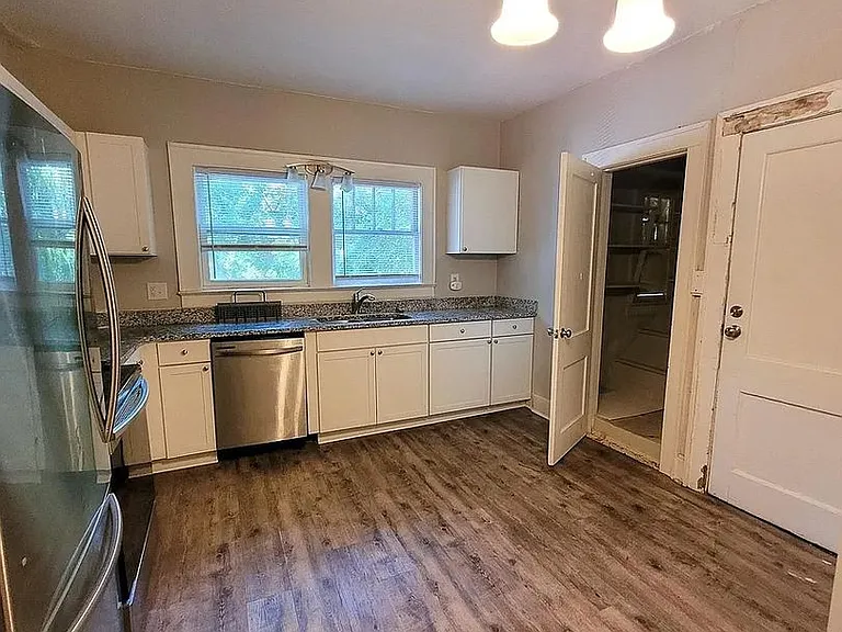 802B Park Ave — Photo 17