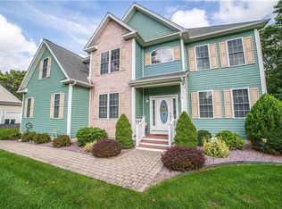 6 Victoria Dr, Smithfield, RI 02917