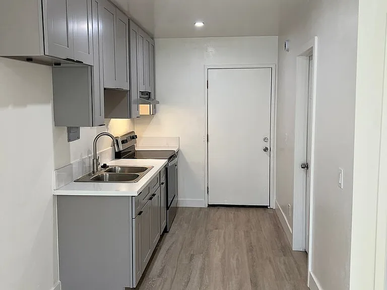 1 Month Free! Renovated Units in Central Van Nuys — Photo 7