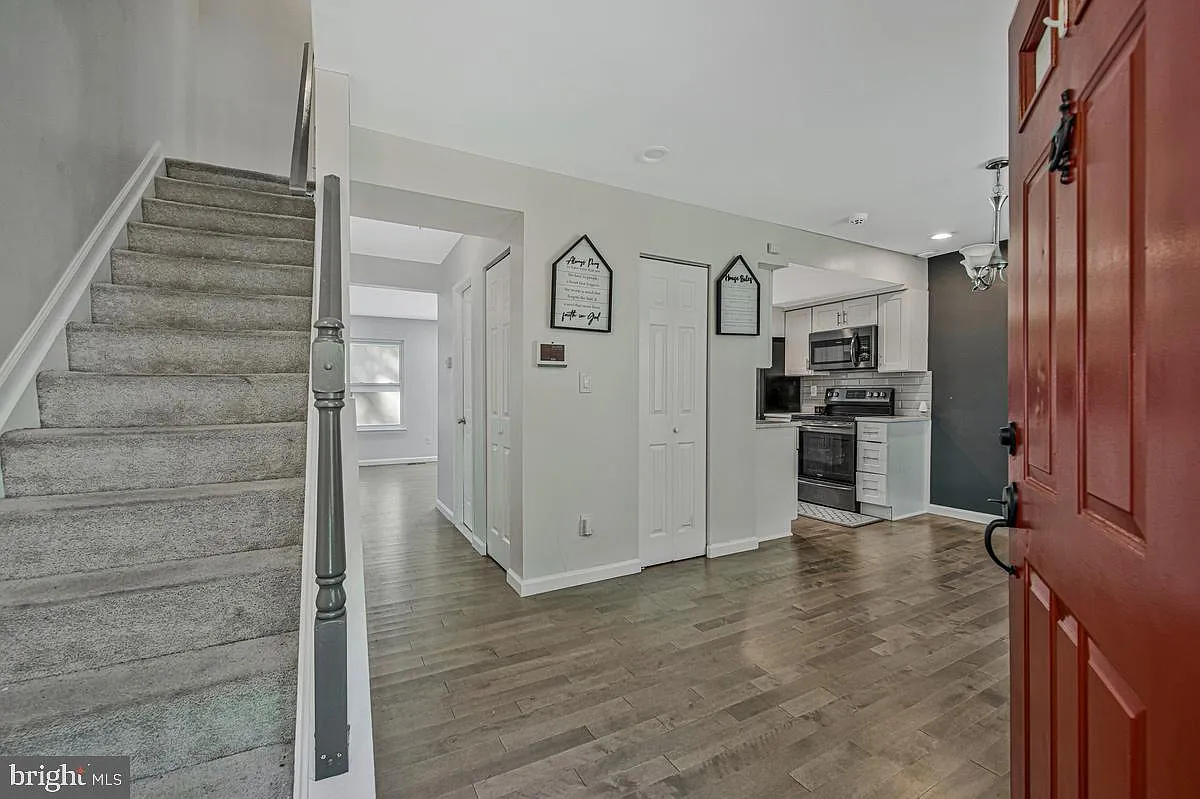 4 bed, 3.5 bath, 1812 sqft, $3,000 — Photo 4