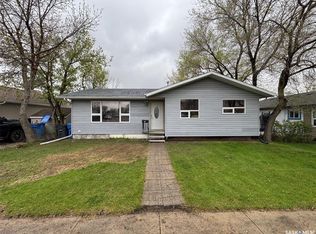 702 2nd St, Estevan, SK S4A2B3