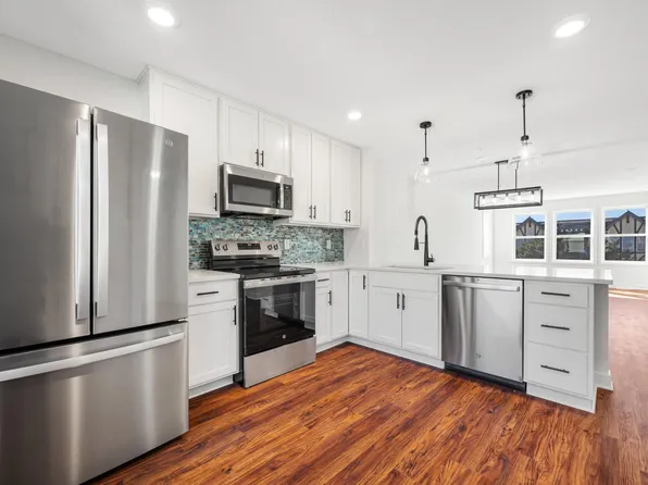 2600 Golden Valley Rd, Minneapolis, MN 55411