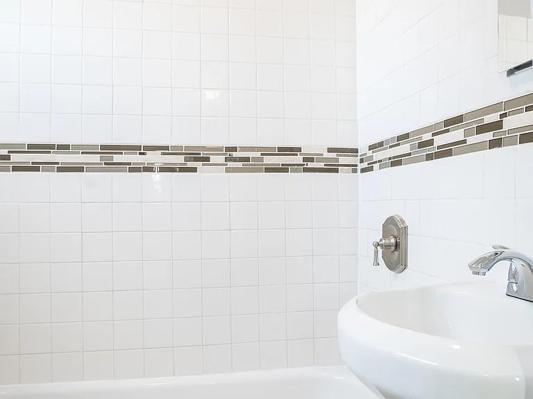 766 N El Centro Ave — Photo 17
