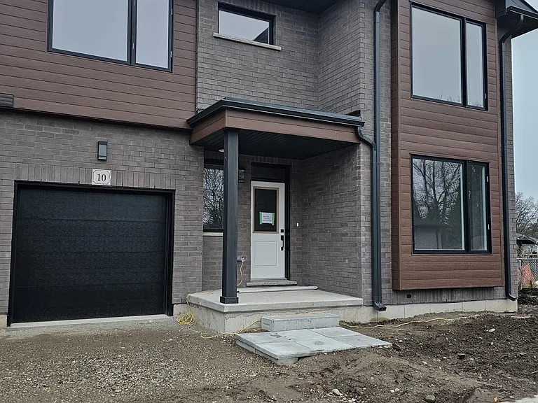 264 Blair Rd W #10 — Photo 2