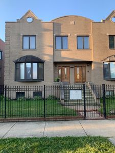 2439 W Erie St APT 2E, Chicago, IL, 60612