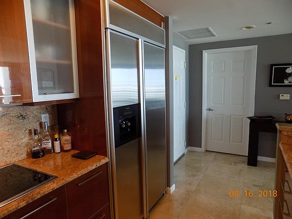 5th image of 1819 SE 17th St APT 1403