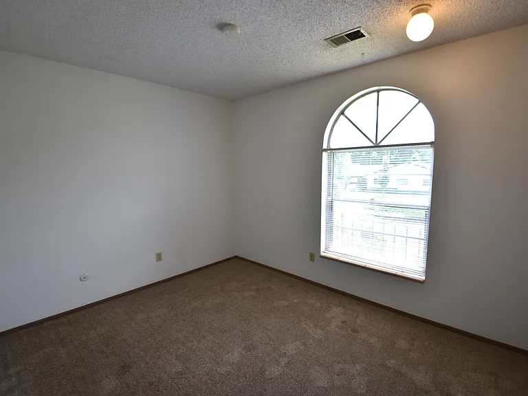 2643 Sherwood Cir — Photo 13