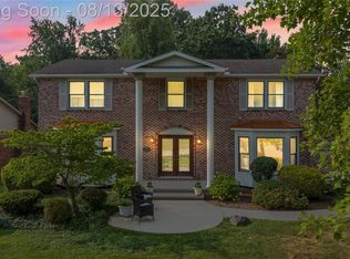 7929 Siding Ct, Grosse Ile, MI 48138