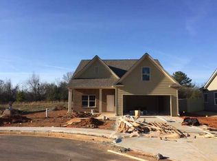 6 Miles Dr, Cartersville, GA 30120