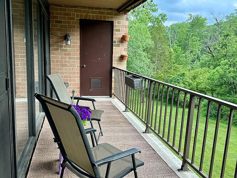 35 Hermitage Dr — Photo 18