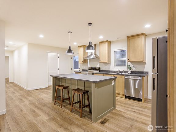 4th image of 90 E Treewater Place