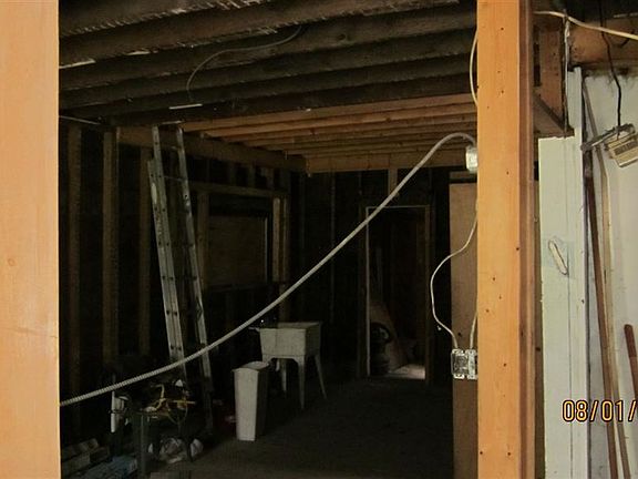 3rd image of 38 Willow St