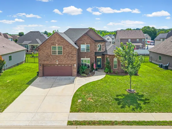 525 Bowden Dr, Clarksville, TN 37043