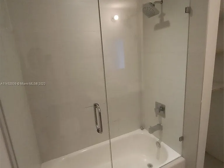 1010 SW 2nd Ave #1806 — Photo 10