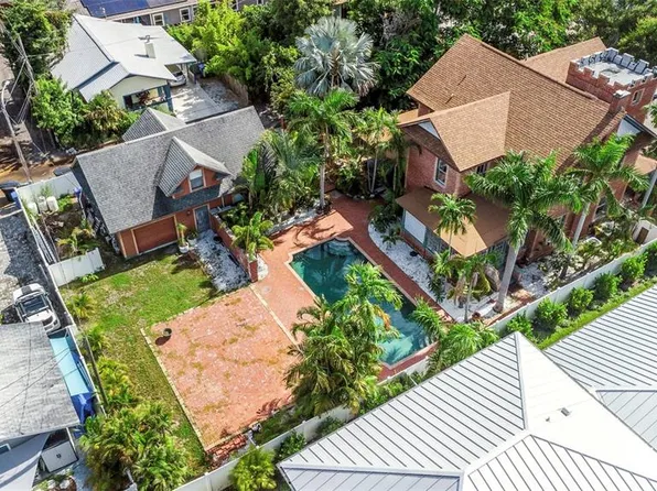 950 12th St N, Saint Petersburg, FL 33705