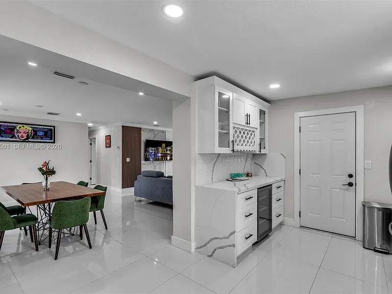 3609 SW 23rd St — Photo 2