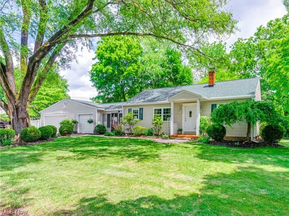 91 Thompson Dr, Akron, OH 44313