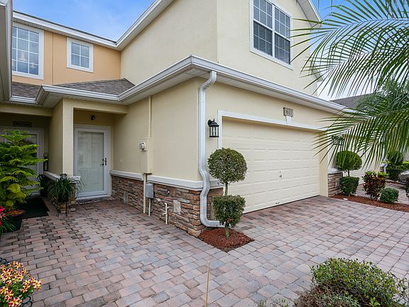 3rd image of 611 Woodland Terrace Blvd