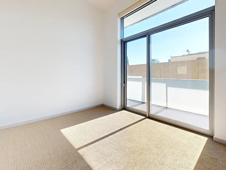 3033 Wilshire — Photo 88