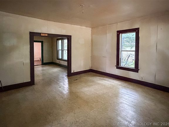 4th image of 315 W 5th St
