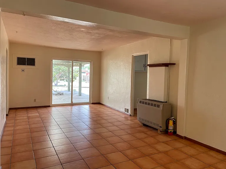 2734 Graceland Dr NE — Photo 4