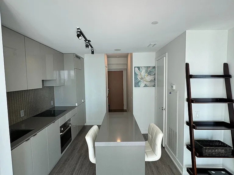 7 Grenville St #5401 — Photo 9