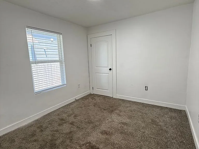 523 N Alton Ave — Photo 8