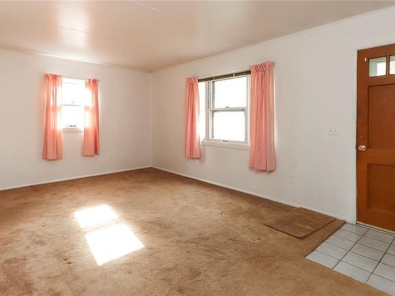 4th image of 125 Lyman St
