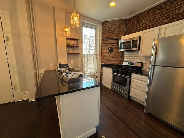 108 4th St #1R — Photo 2