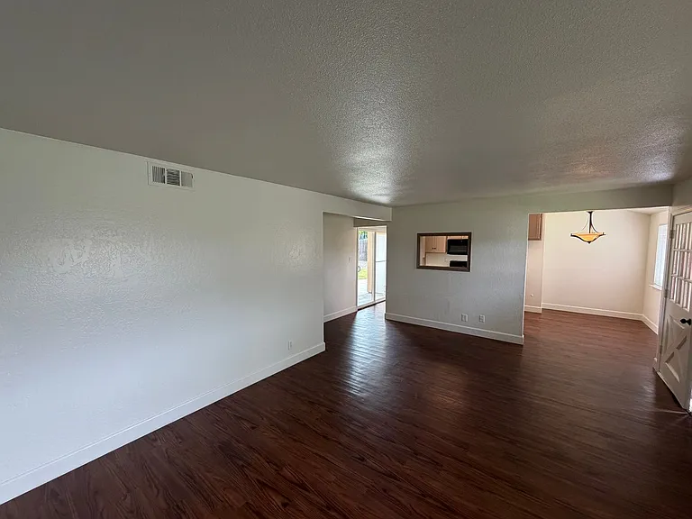 465 Stansbury Dr — Photo 5
