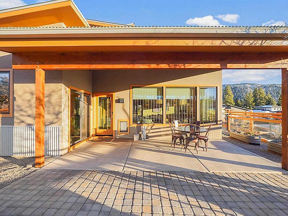 2nd image of 493 Edgemont Meadows Road