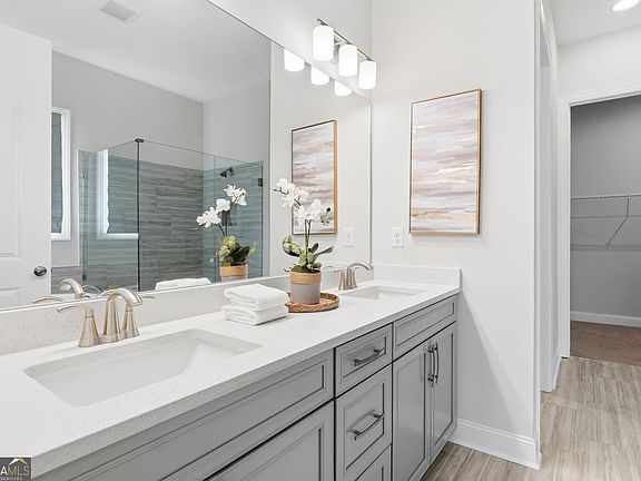 5th image of 3035 Steinbeck St