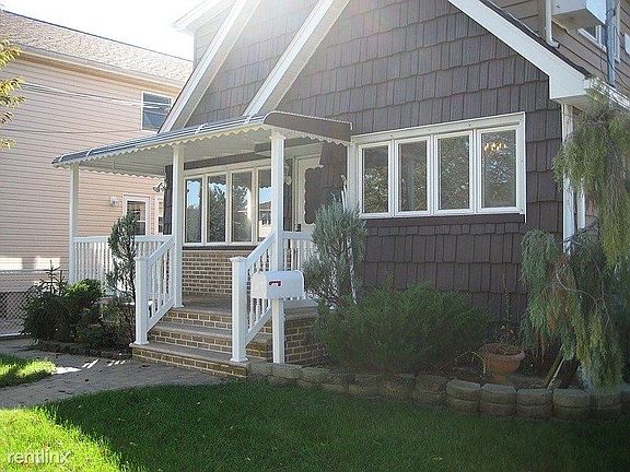 2nd image of 889 1st Ave