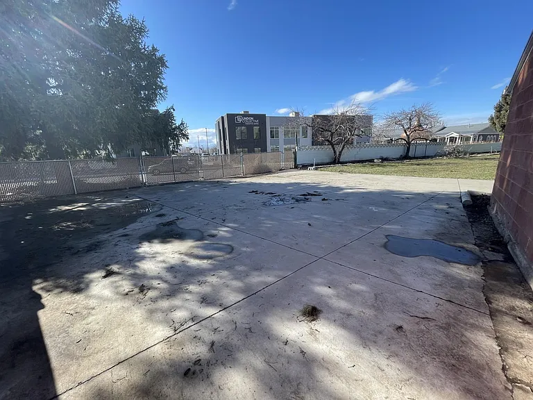 140 S State St — Photo 15
