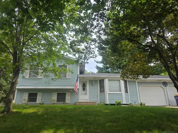 890 Gabrielle Ct NE, Grand Rapids, MI 49505