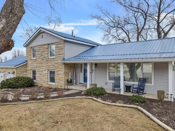 1628 Valley View Dr, Winona, MN 55987