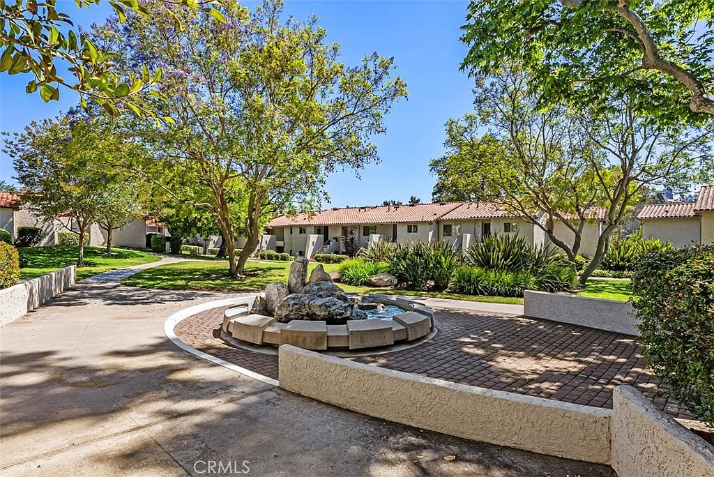 2 bed, 1045 sqft, $3,650 — Photo 1