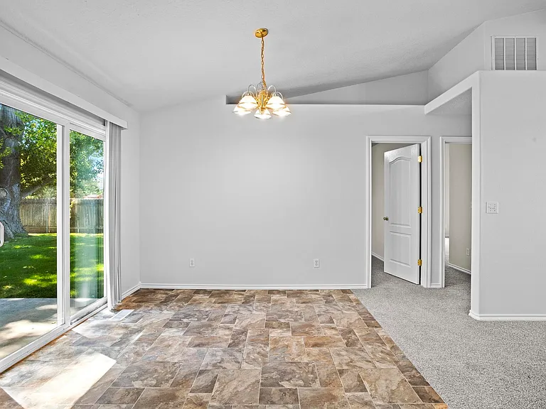 7359 E Nottingham Ln — Photo 13