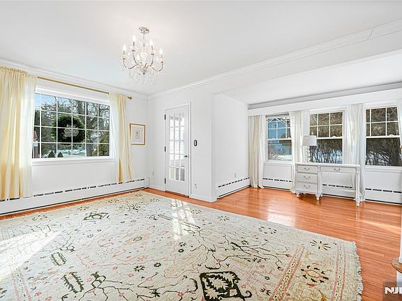 3rd image of 40 Orangeburgh Rd